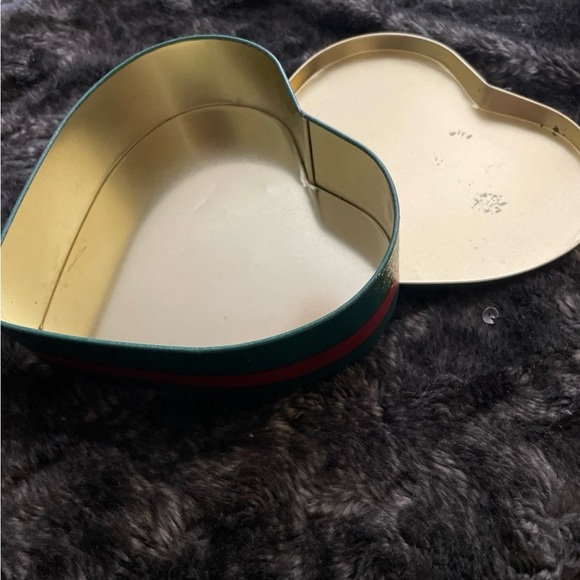 Vintage Heart Shaped Holiday Tin 7” x 7” - Picture 3 of 4